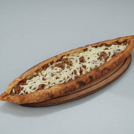 Kuşbaşılı Kaşarlı Pide