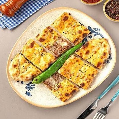 Kavurmalı Pide