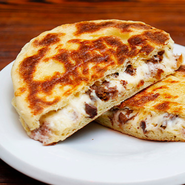 Kavurma Kaşarlı Bazlama Tost