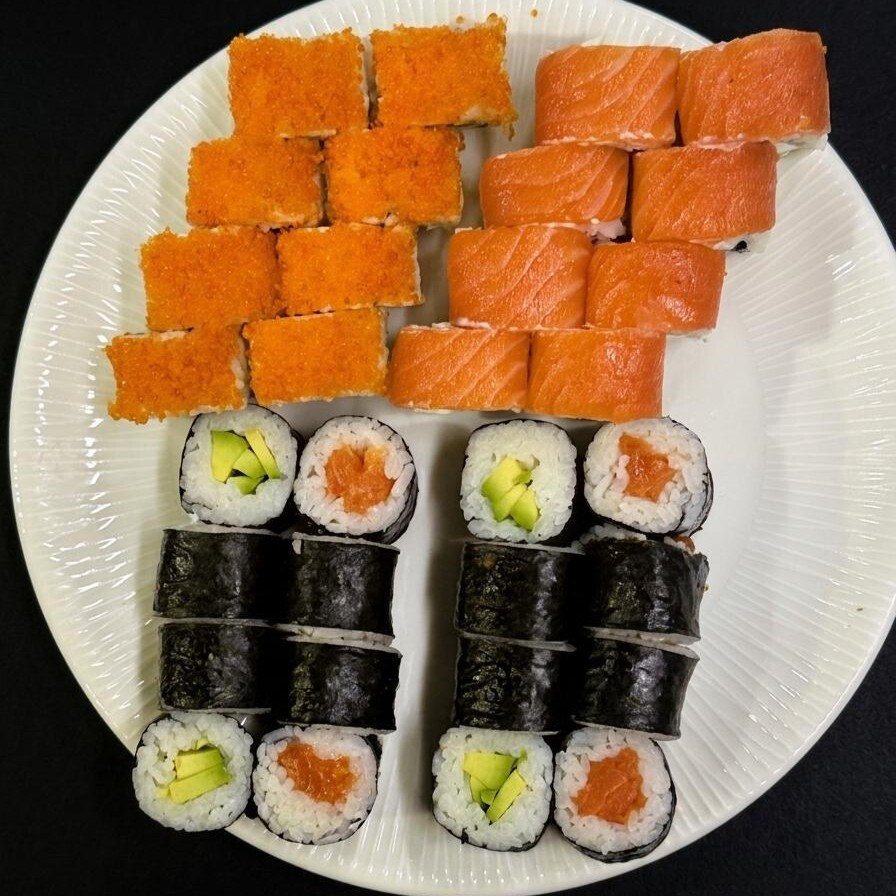 Land Of Sushi 32' Parça + 2 Cola hediyeli