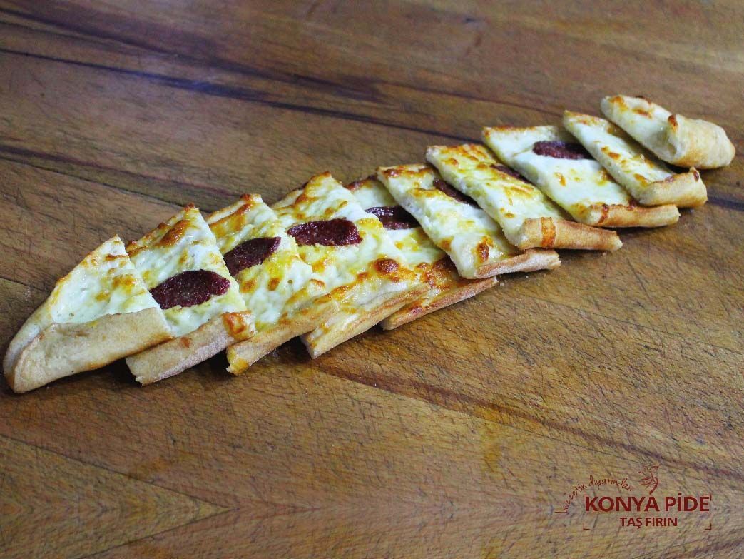 Sucuklu Kaşarlı Yumurtalı Pide