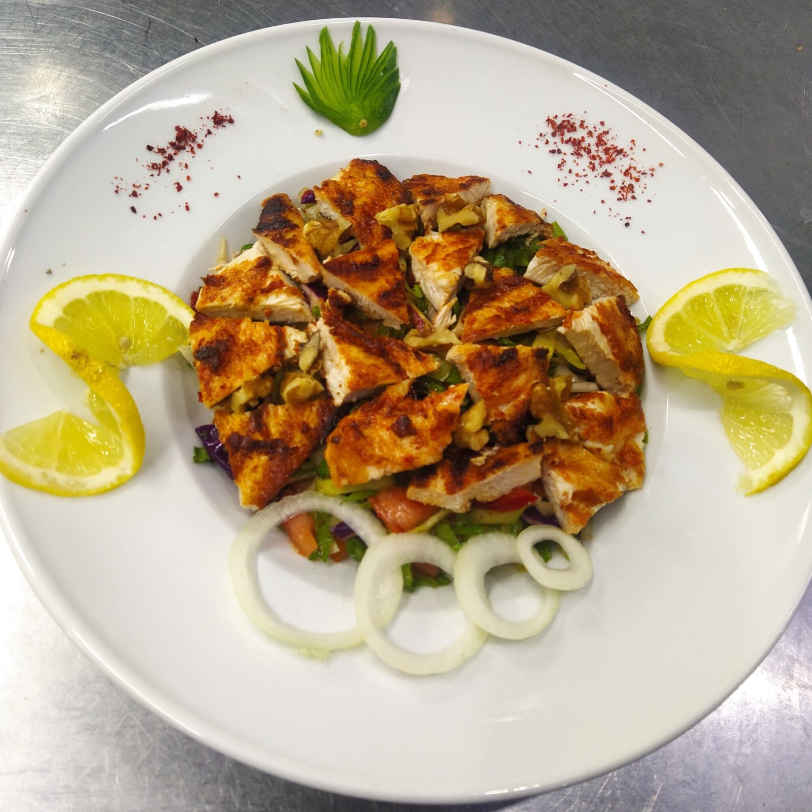 Tavuklu Cevizli Salata