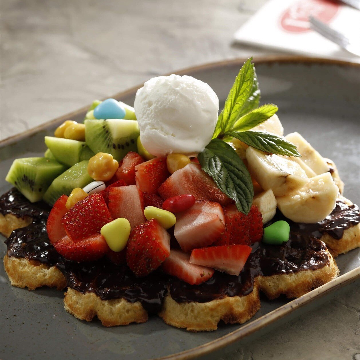 Karışık Meyveli Waffle