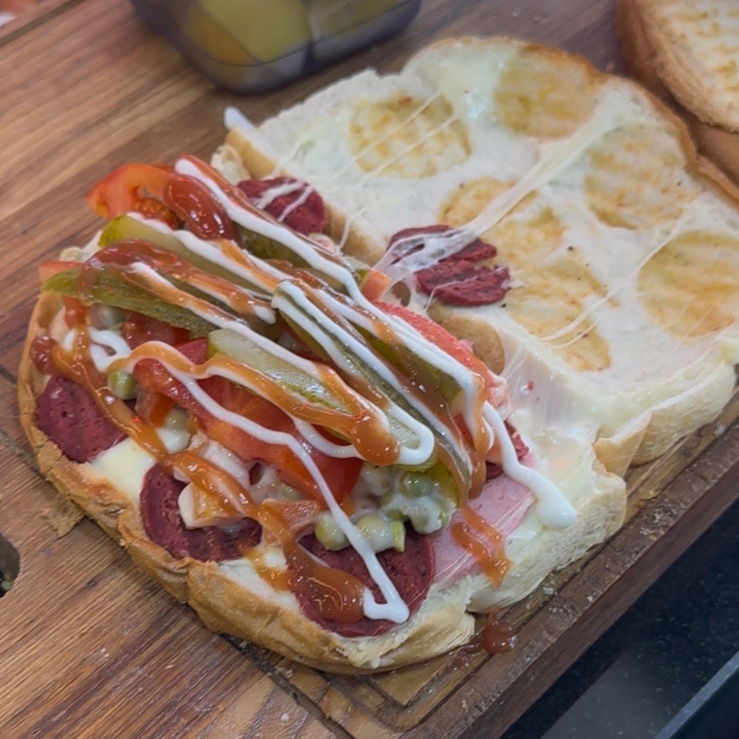 Ayvalık Tost Coca Cola Ve Dido Çikolata