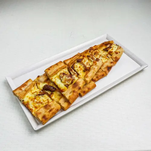 Kaşarlı Sucuklu Yumurtalı Pide