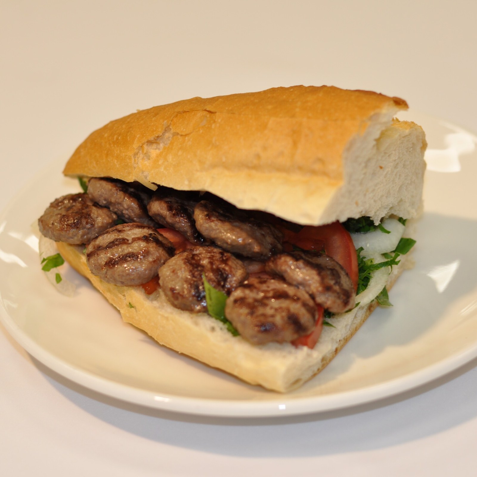 Ekmek Arası Çine Köfte