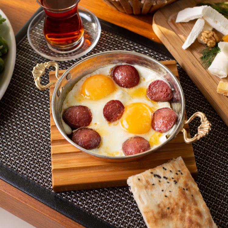 Sahanda Sucuklu Yumurta / Scrambled Eggs with Sausage