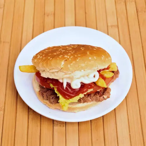 Hamburger Ekmeğine Sosisli Patso