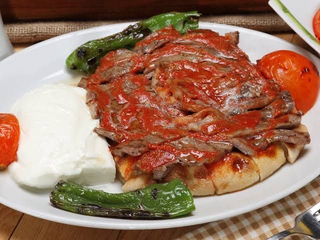İskender Tereyağlı