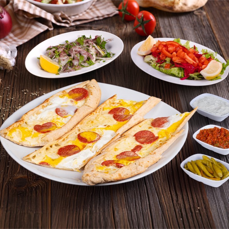 Kaşarlı Sucuklu Yumurtalı Pide