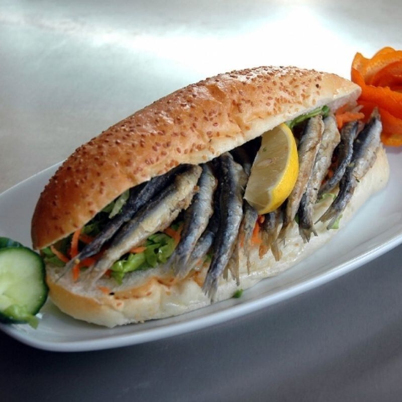 Yarım Ekmek Arası Hamsi