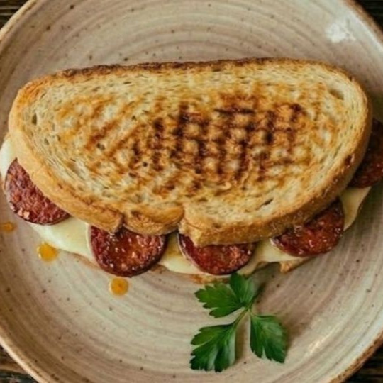 Sucuklu Tost