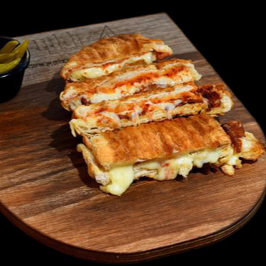 Yarım Ekmek Sucuklu Tost
