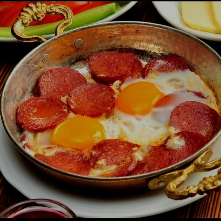 Sucuklu Yumurta