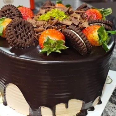 Oreo Çilek Pasta (4 Kişilik)