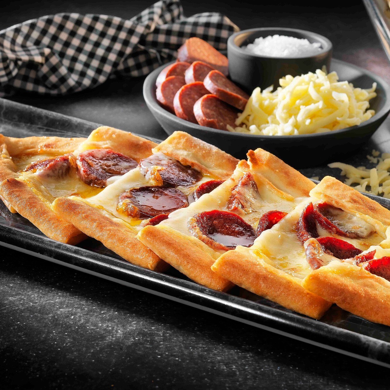 Sucuk Kaşar pide