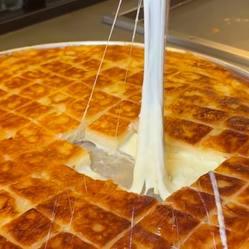 Adana Üç Peynirli Börek (1,5 Porsiyon)