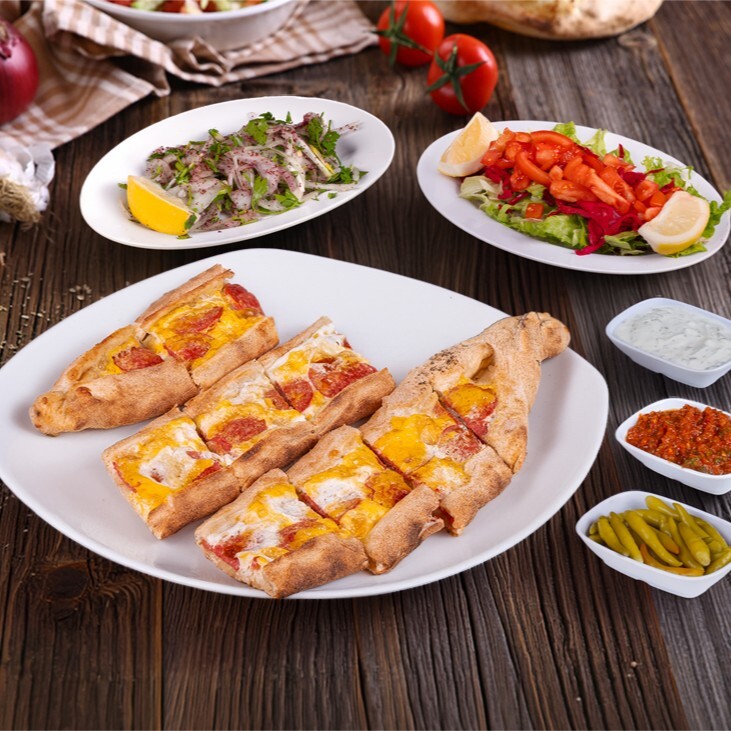 Sucuklu Yumurtalı Pide