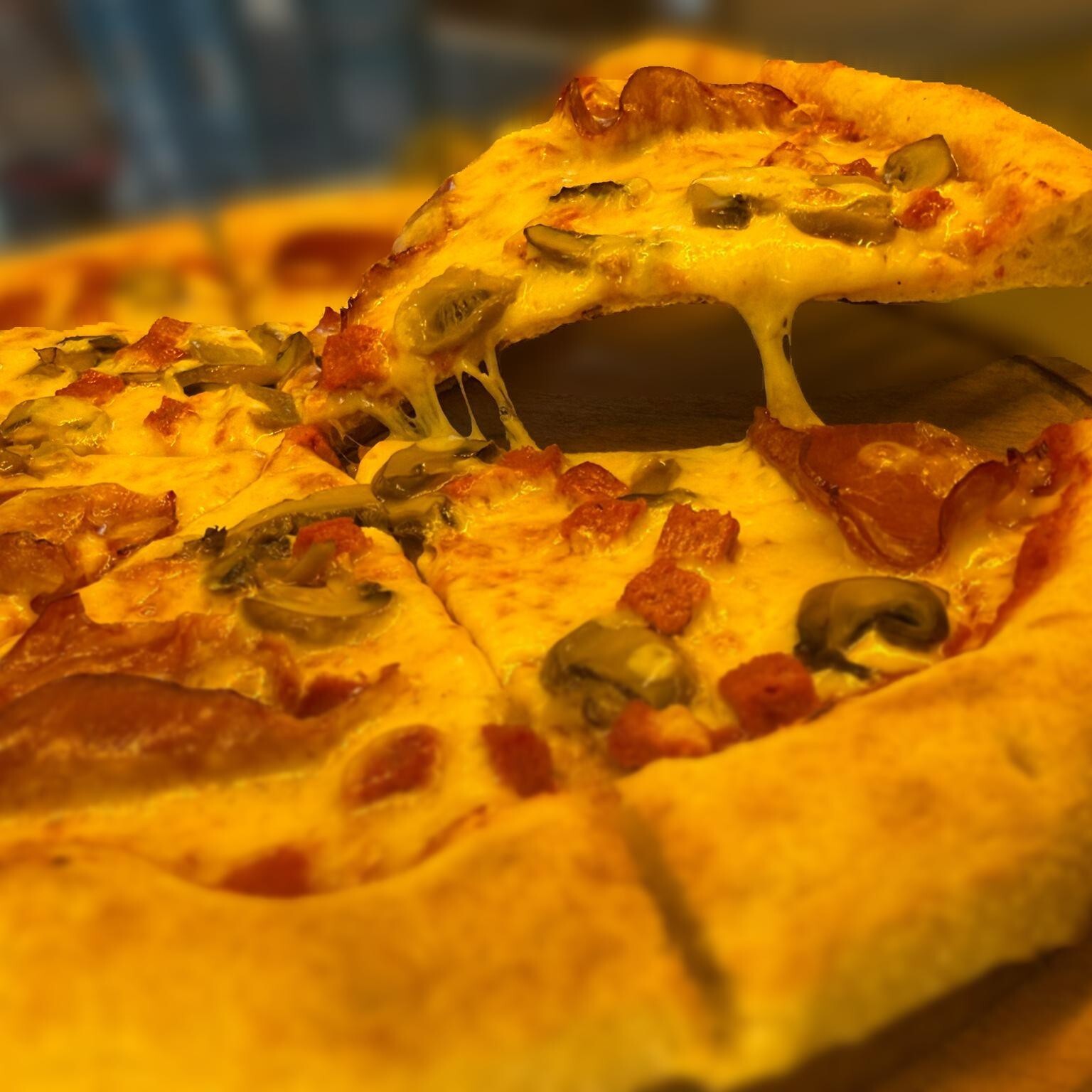 Et Bombası Dev Pizza 45 cm (Aile Boyu)