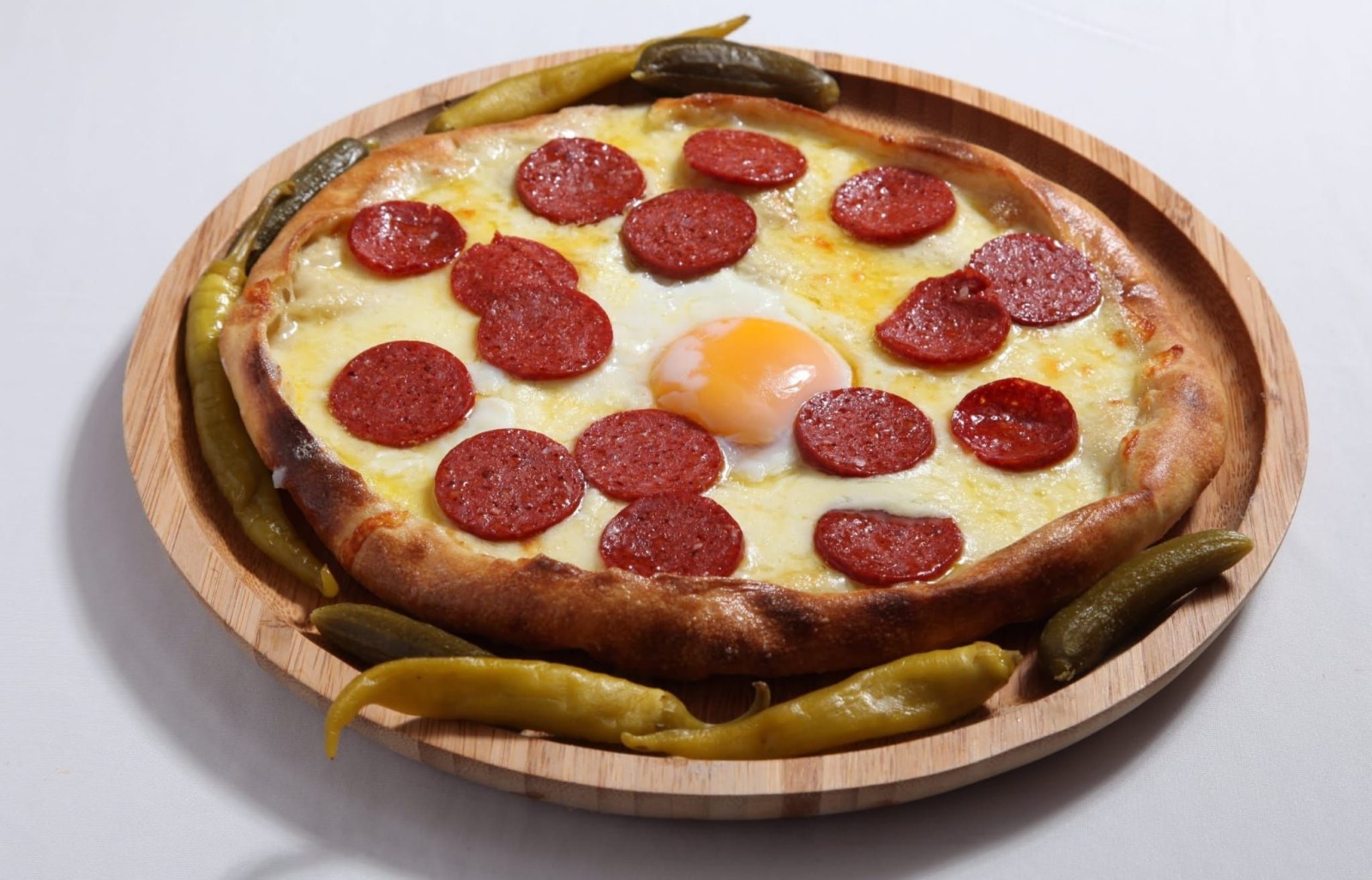Soslu kaşar Sucuklu Pide (Yuvarlak)