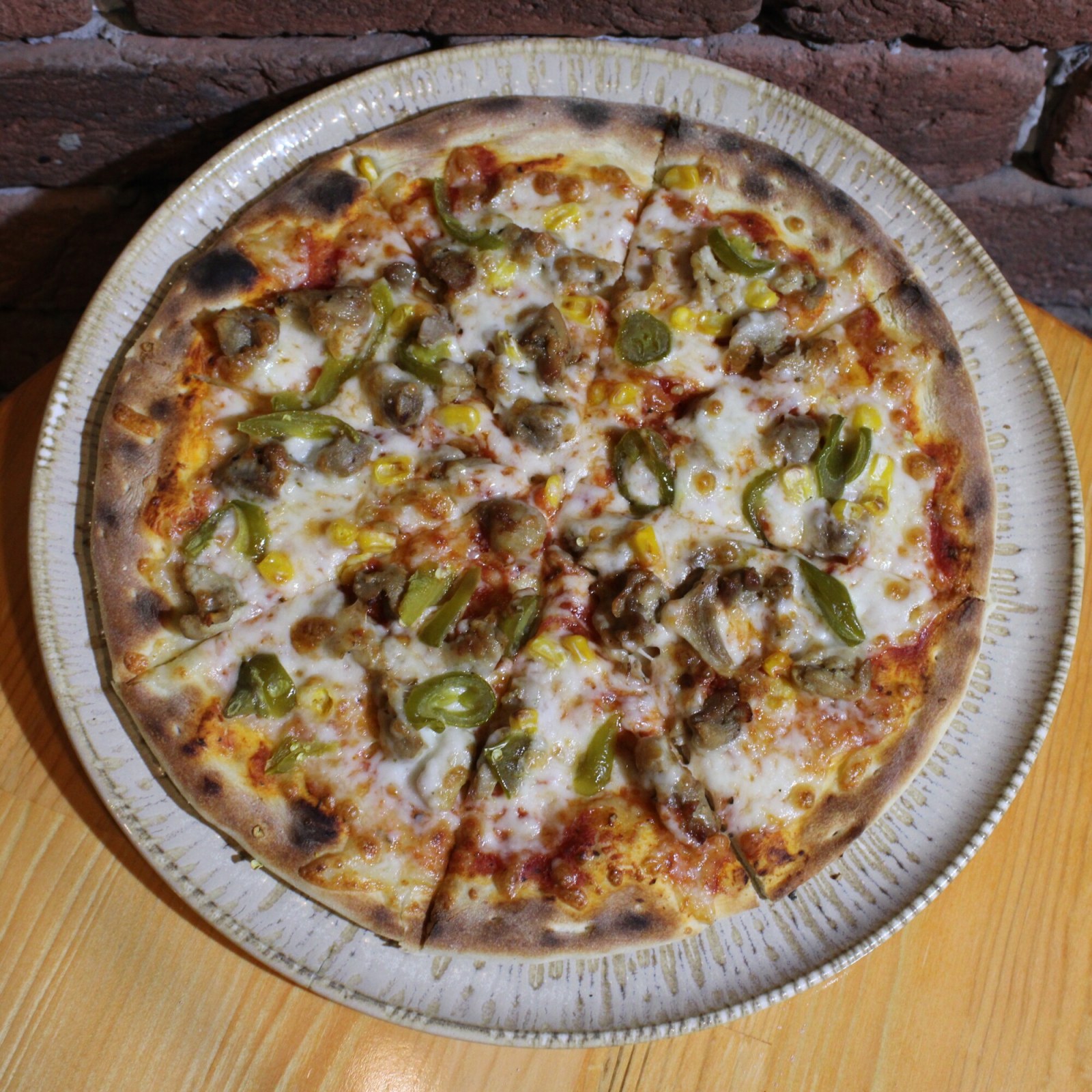 Acılı Tavuklu Pizza