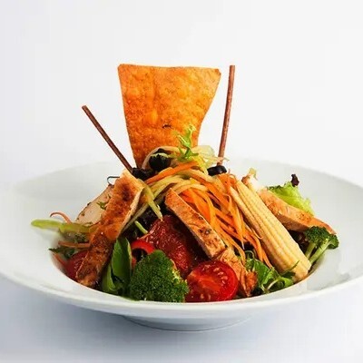 Barbekü Soslu Tavuklu Salata
