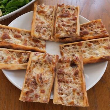 Kuşbaşılı Kaşarlı Pide