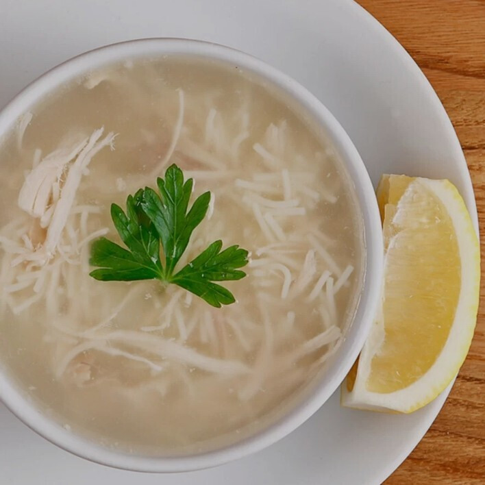 Şehriyeli Tavuk Suyu Çorbası