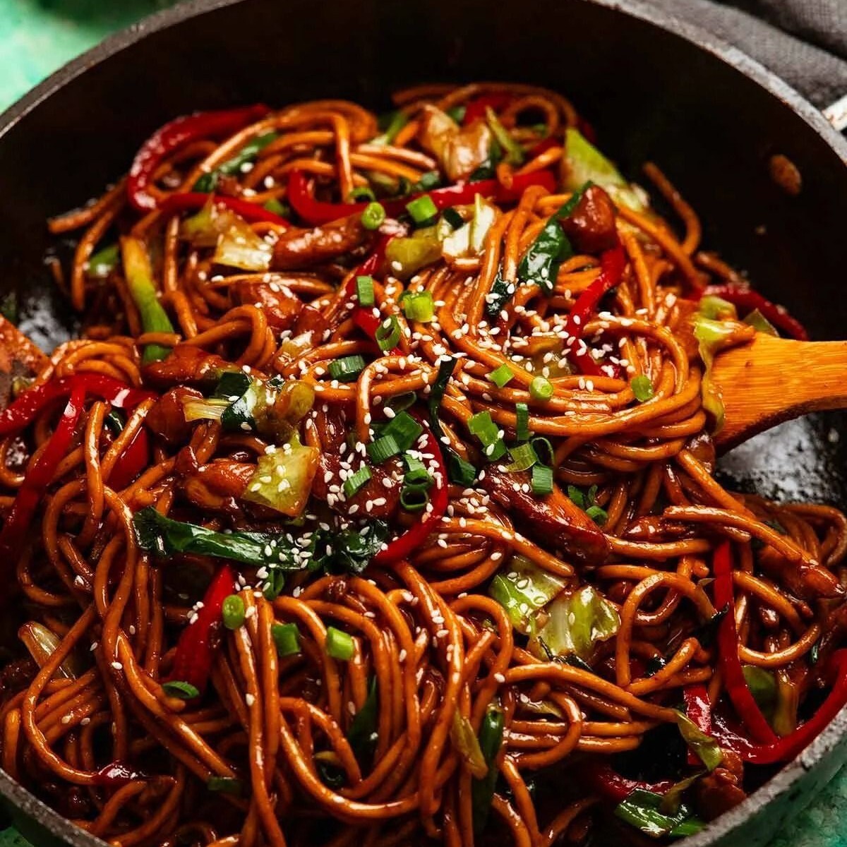Kore Usulü Acılı Tavuklu Noodle(Yüksek derece acı içerir.)