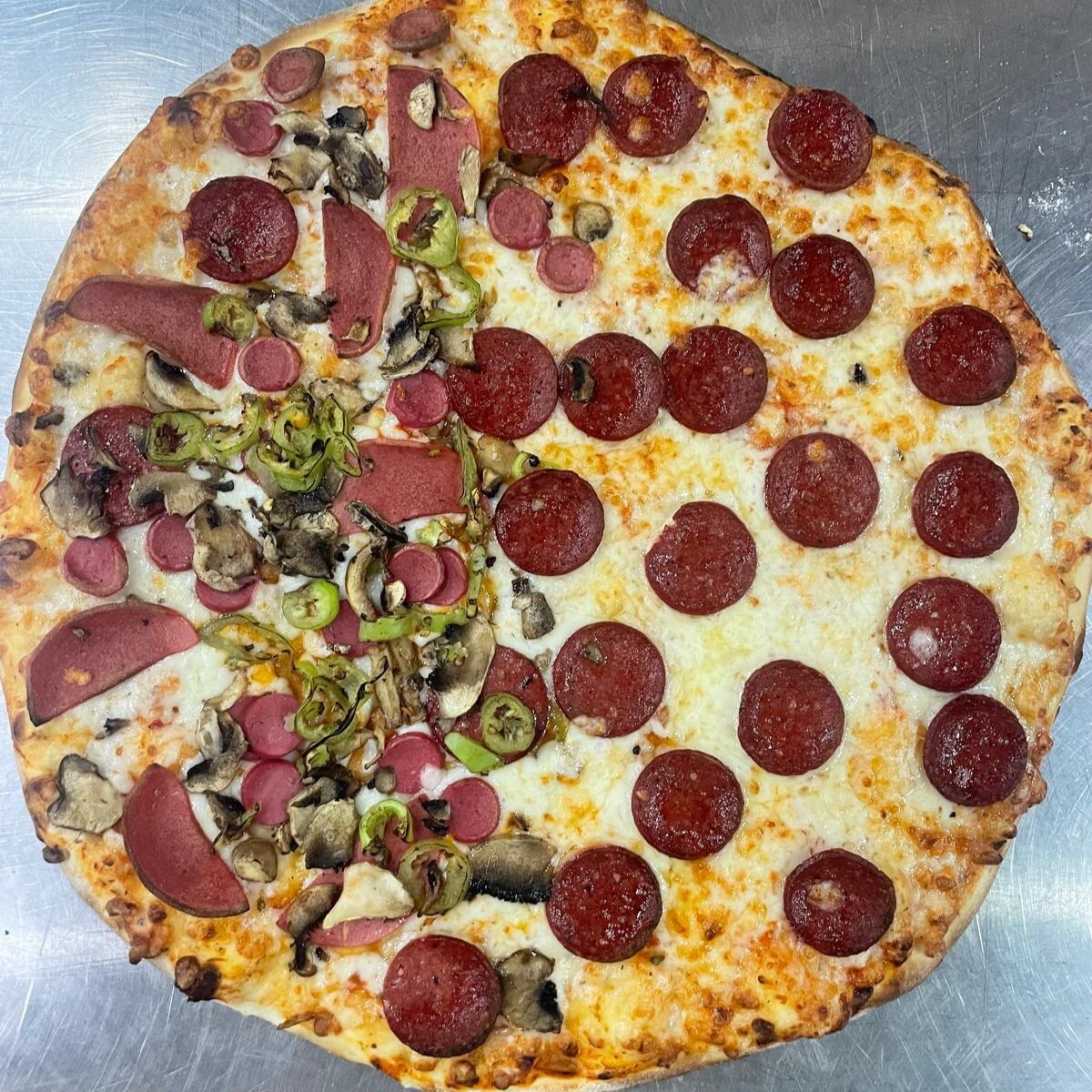 Karışık ve Sucuklu Pizza (Orta)