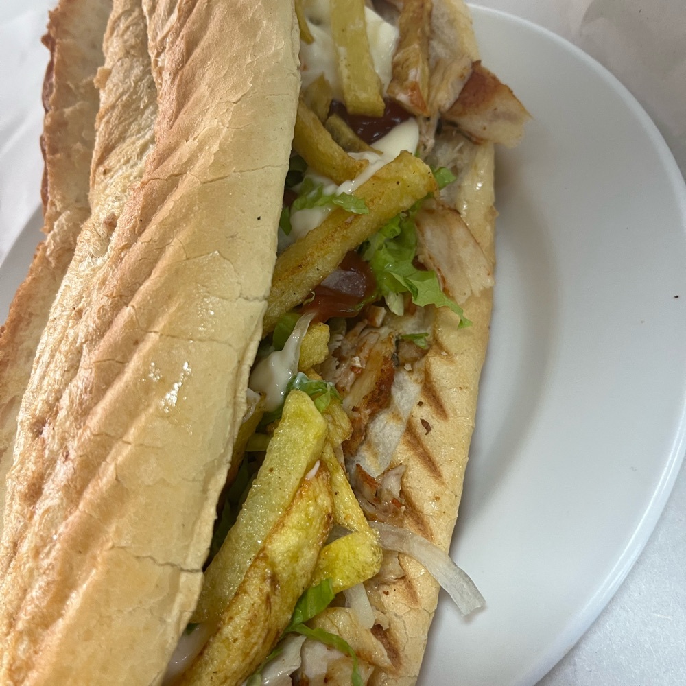 Yarım Somun Ekmek Arası Tavuk Döner