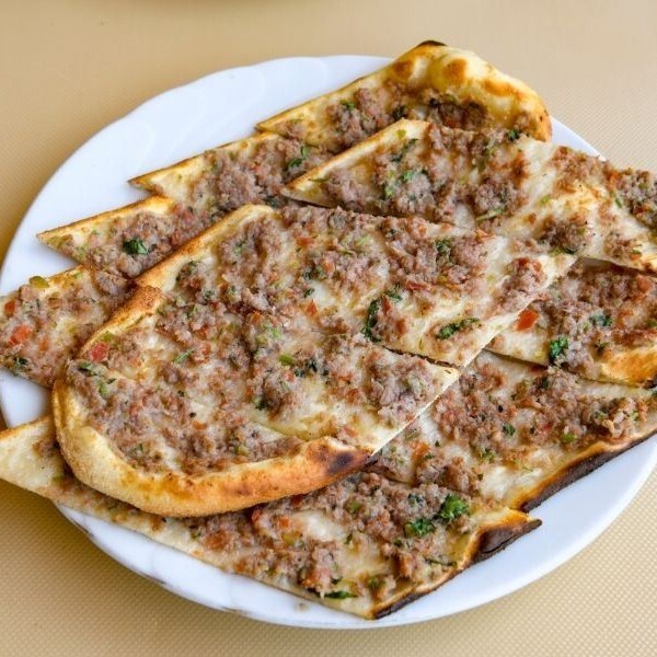Geleneksel Taş Fırın Kıymalı Pide