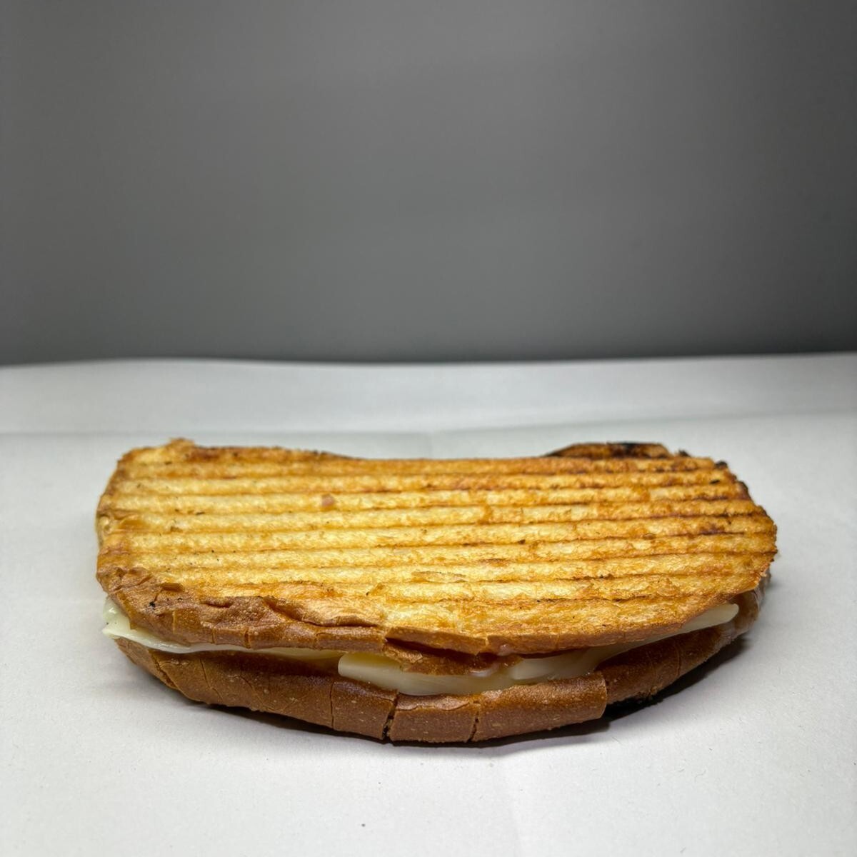Ayvalık Ekmeğine Kaşarlı Tost