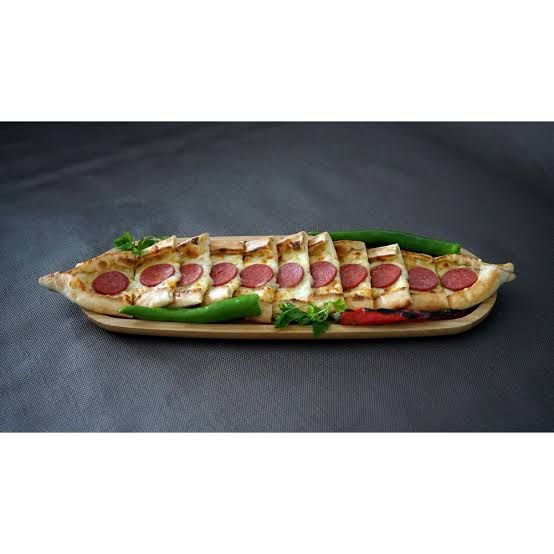 Pide Kaşarlı Sucuklu