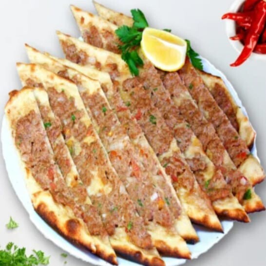 Kuşbaşılı Kaşarlı Pide