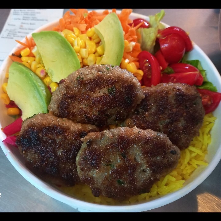Köfte Bowl Yanında çorba ikramımızdır