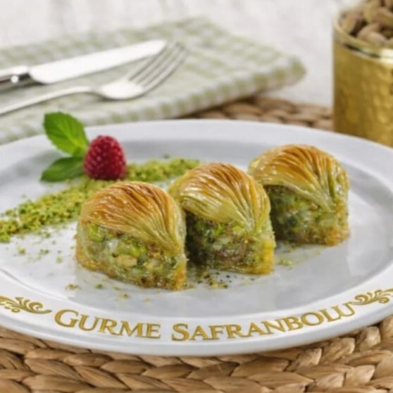 Fıstıklı Midye Baklava (1 kg)