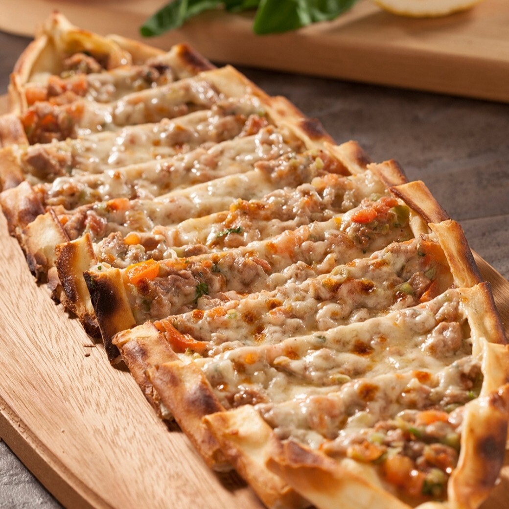 Kuşbaşılı Kaşarlı Pide