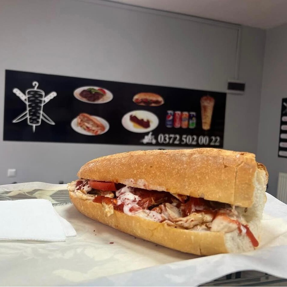 Tam Ekmek Döner 220 Gr. + Coca-Cola ( 33 Cl.)