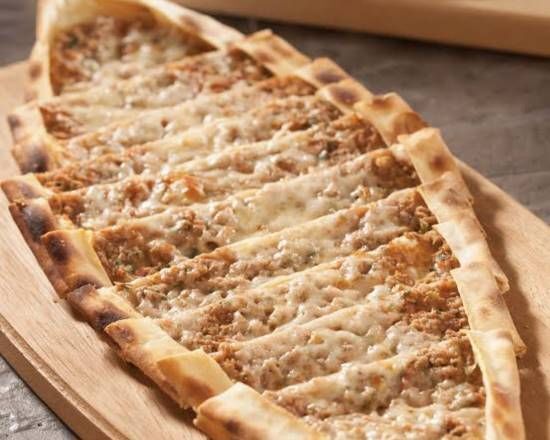 Kıymalı Kaşarlı Pide