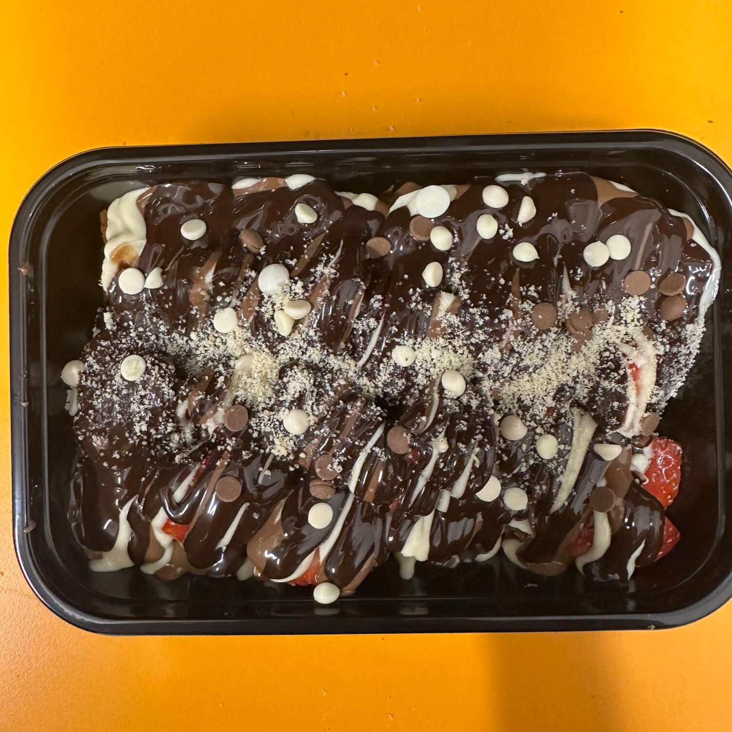Bitter Çikolatalı Waffle Bowl (Dilimlenmiş Hamur)