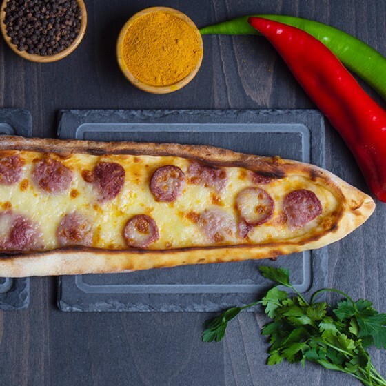 Sucuklu Kaşarlı Pide