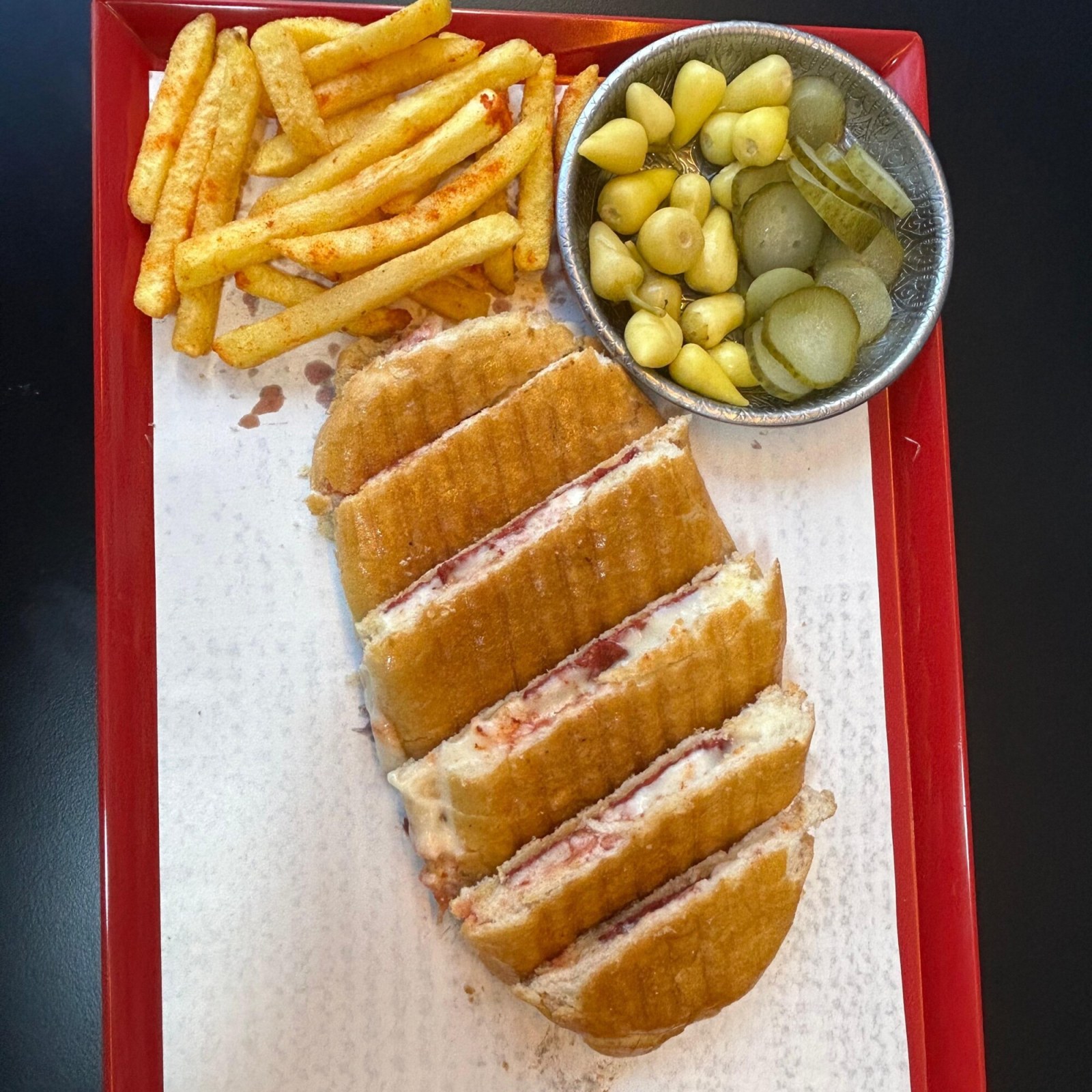 Sosisli Kaşarlı Sucuklu Tost