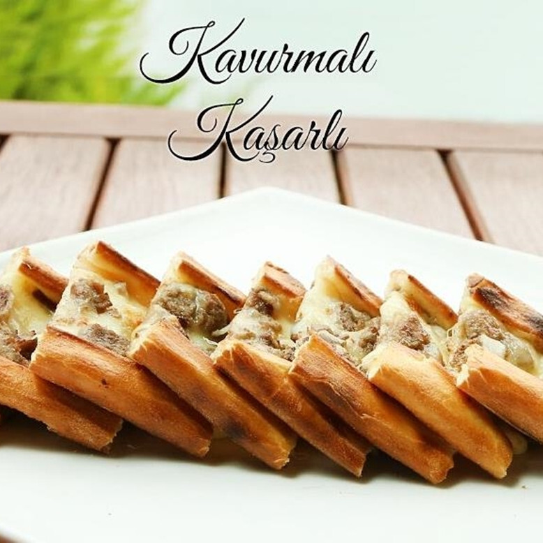 Kavurmalı Kaşarlı Pide