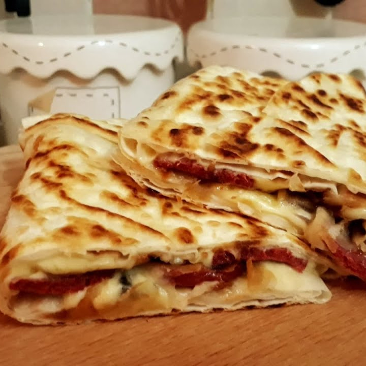 Sucuk Salam Kaşarlı Gözleme