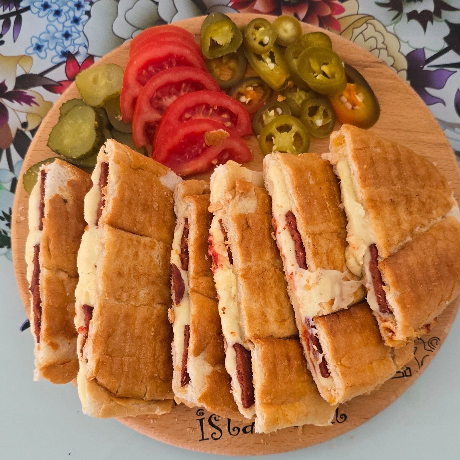 Tam Ekmek Sucuklu Tost (300 ml) AYRAN İKRAM