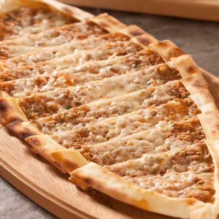 Kıymalı Kaşarlı Pide