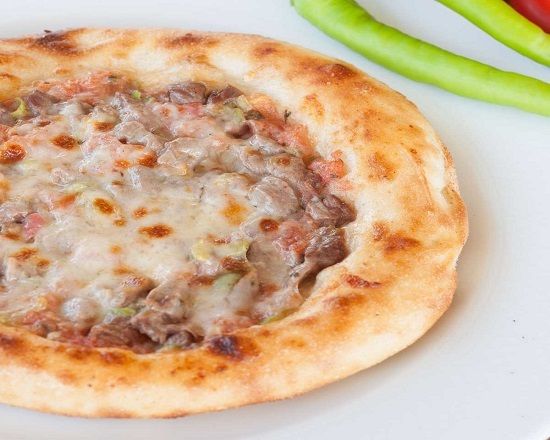 10 Kuşbaşı Kaşarlı Cantık+2 Büyük Ayran+Yeşillik