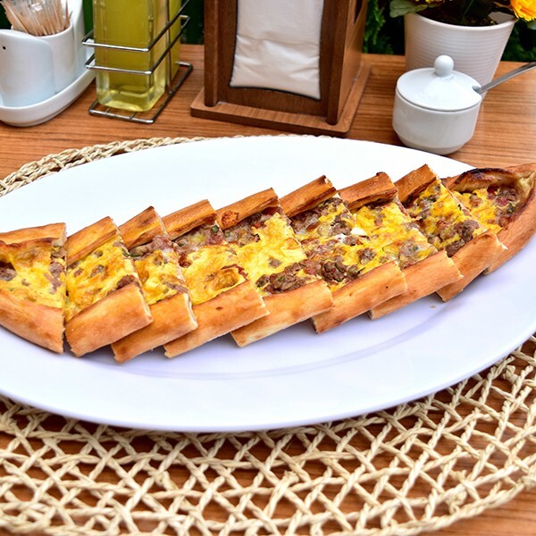 Kuşbaşılı Yumurtalı Pide