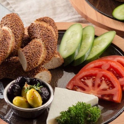 Kahvaltı Tabağı 11 Çeşit Malzemeli Kaşarlı Açmalı